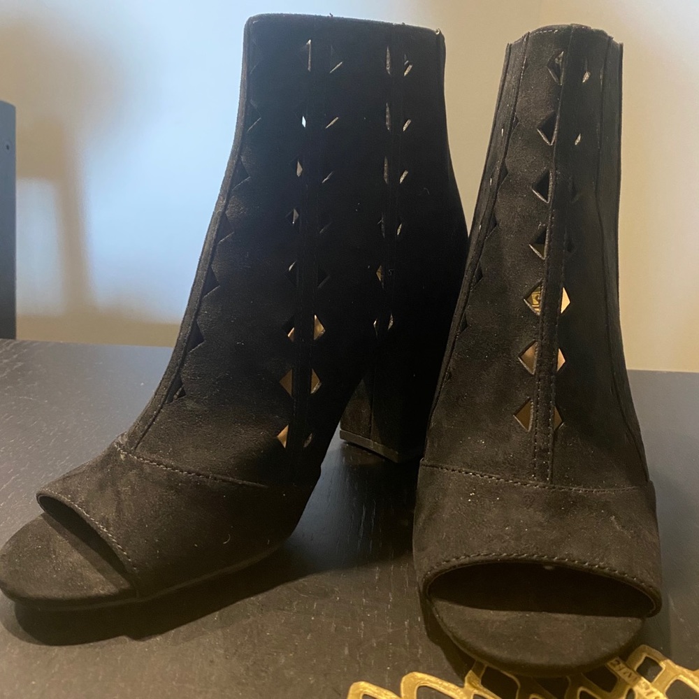 NWT. Black laser cut block heels